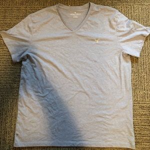American Eagle Vneck T-shirt
